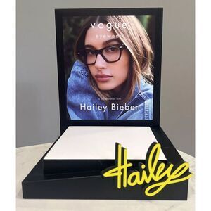 HAILEY‎ BIEBER VOGUE EYEWEAR CASE DISPLAY Printed In Italy Cardboard EUC
